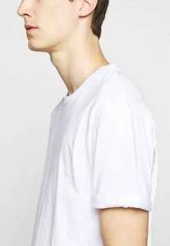 DRYKORN THILO - Basic T-shirt - Weiss 13 DRYKORN THILO - Basic T-shirt - Weiss -Trend Code Shop 02ee55bcd33745a28533727e4ce36f3c