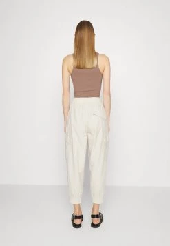 DRYKORN SAVE - Cargo Trousers - Offwhite -Trend Code Shop 0645e29056be4891882c6639abb86eec