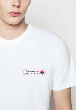 DRYKORN SAMUEL GELATO - Print T-shirt - White -Trend Code Shop 08c2fe7ec7e94ddab74699313c01e6f7