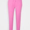 DRYKORN ONCE - Tracksuit Bottoms - Pink 2 DRYKORN ONCE - Tracksuit Bottoms - Pink -Trend Code Shop 0a75180fd30646188cbbc6d2009a4aec
