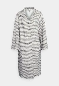 DRYKORN BAUPREY - Classic Coat - Offwhite 12 DRYKORN BAUPREY - Classic Coat - Offwhite -Trend Code Shop 0a767f2c1948429eb17e065a1280770a