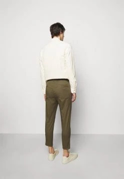 DRYKORN CHASY - Chinos - Khaki 9 DRYKORN CHASY - Chinos - Khaki -Trend Code Shop 0b45654d3fcf4654bd81ed2e0cc82438