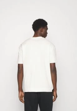 DRYKORN EROS - Basic T-shirt - Ecru -Trend Code Shop 10e88b8f7e2d4372b69136aab15964e6