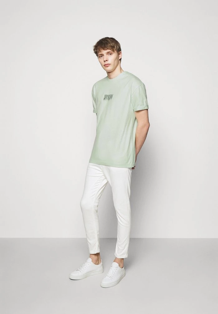 DRYKORN THILO FADE - Print T-shirt - Green 4 DRYKORN THILO FADE - Print T-shirt - Green - Image 2