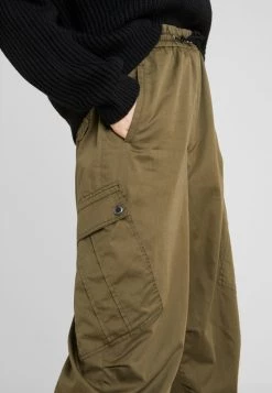 DRYKORN GLIDE - Trousers - Olive -Trend Code Shop 1c9eeceab08346a9a91077cc55771839
