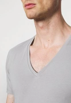 DRYKORN QUENTIN - Basic T-shirt - Grau -Trend Code Shop 257e262cb67a4c0a81c62513c19eb809