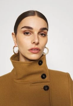 DRYKORN LEWISHAM - Classic Coat - Braun 13 DRYKORN LEWISHAM - Classic Coat - Braun -Trend Code Shop 2709d0463bd64d23bc706f32e16075c0
