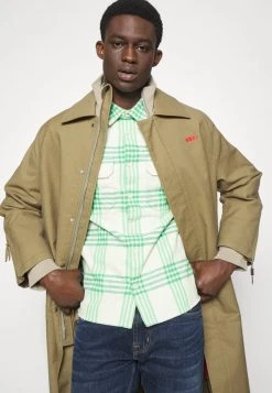 DRYKORN PHASMO - Shirt - Grün -Trend Code Shop 2da4f302f0374ab5a21198907bea403f