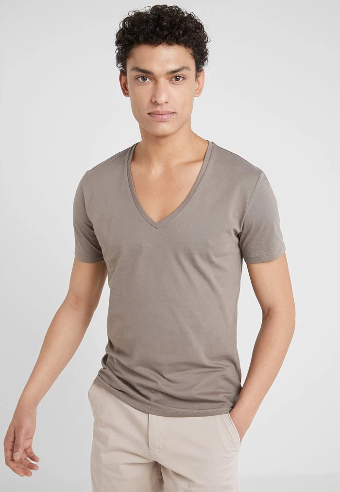 DRYKORN QUENTIN - Basic T-shirt - Oliv 3 DRYKORN QUENTIN - Basic T-shirt - Oliv