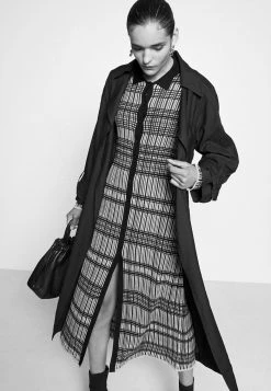 DRYKORN ALPERTON - Trenchcoat - Schwarz -Trend Code Shop 3e347059287b40af92579a327eca662d