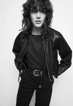 DRYKORN SOMIA - Basic T-shirt - Schwarz -Trend Code Shop 3e3cfe42663a4c5d83d57d938d919d2f