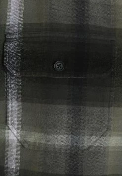 DRYKORN PHASMO - Shirt - Grün -Trend Code Shop 41a4ed10d40b415080eb1eb229e28591