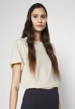 DRYKORN LARIMA - Basic T-shirt - Offwhite -Trend Code Shop 4b0efe02cfe8457ea8a04e8f53250b54