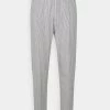 DRYKORN CHASY - Trousers - Grey 2 DRYKORN CHASY - Trousers - Grey -Trend Code Shop 4b95b1823221454385b9602b1c05bc8e