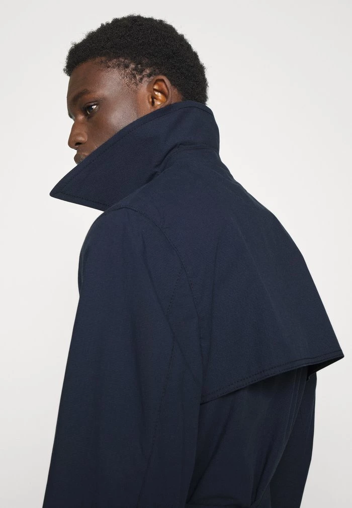 DRYKORN CLAVE - Trenchcoat - Blue 6 DRYKORN CLAVE - Trenchcoat - Blue - Image 4