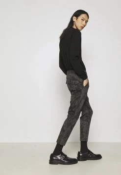 DRYKORN TROP - Tracksuit Bottoms - Grün -Trend Code Shop 68657ba6cbbd4ee3a8e6eb5c85c80606