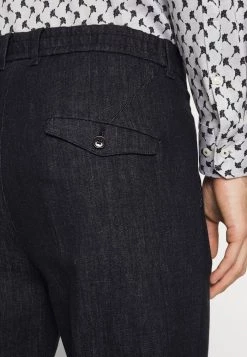 DRYKORN JOAH - Jeans Tapered Fit - Schwarz -Trend Code Shop 692af0c016f44765891393a01a138923