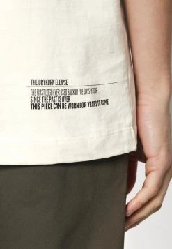 DRYKORN THILO - Print T-shirt - Ecru -Trend Code Shop 6d271fd1c56d431d8f4ab1ea53778676