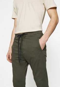 DRYKORN JEGER - Trousers - Olive 9 DRYKORN JEGER - Trousers - Olive -Trend Code Shop 6f54b077b57c40e783b55d07f20197b1