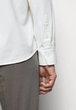 DRYKORN LOKEN - Shirt - Off-white 15 DRYKORN LOKEN - Shirt - Off-white -Trend Code Shop 75631ca90d6648f3b700fb0b815c672c