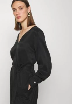 DRYKORN AFFRA - Day Dress - Schwarz 11 DRYKORN AFFRA - Day Dress - Schwarz -Trend Code Shop 82b2222ee8414e409a852982874abfe3