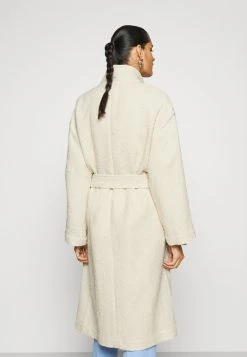 DRYKORN TORQUAY - Classic Coat - Ecru -Trend Code Shop 82ff2c2996a8405999f5575388a86342