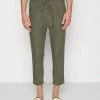 DRYKORN TEGER - Trousers - Green -Trend Code Shop 89d6271665374c3aa862e9b51a714257