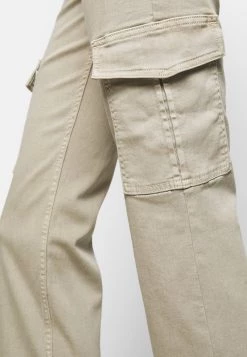 DRYKORN OUTBOUND - Cargo Trousers - Sand -Trend Code Shop 8d447fccae7c4aa2b66583ee21463849