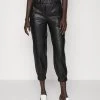 DRYKORN RASE - Leather Trousers - Schwarz -Trend Code Shop 8fa30328f8bc4e0894b17092ebebab79