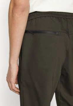 DRYKORN SOKEN - Trousers - Grün -Trend Code Shop 995f9fe5e6c1475f94b62fed6ea04320