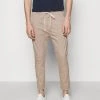 DRYKORN JEGER - Trousers - Beige -Trend Code Shop 9e0ef5b2932c457ead91b9a376dd5638