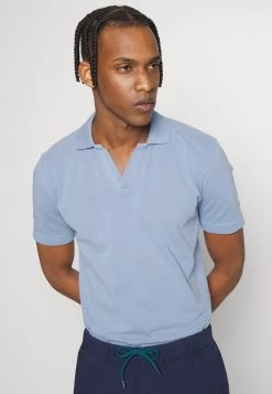 DRYKORN BENEDICKT - Polo Shirt - Blue -Trend Code Shop a130e3a137fb41b3af3f29acf2d8bd0f