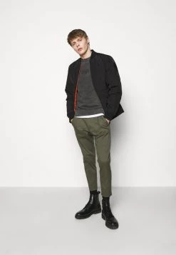 DRYKORN CHASY - Chinos - Mottled Olive -Trend Code Shop a2e88e8502db44a5a885f010f06347ea