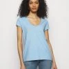DRYKORN AVIVI - Basic T-shirt - Blau -Trend Code Shop a3184515fa0c474f8b0c4cad10610cdf