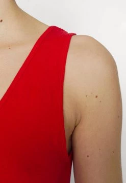 DRYKORN SAIMI - Top - Red -Trend Code Shop a88b5af6c0074be3a5bae2cd4ef5a27c