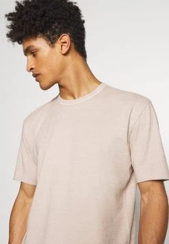 DRYKORN RANIEL - Basic T-shirt - Braun -Trend Code Shop a8f06b23e56c4b9ab1c748cb639c98f2