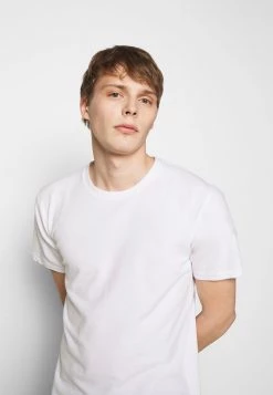 DRYKORN SAMUEL - Basic T-shirt - White -Trend Code Shop b51bc8d6e9584460a02a5cbb4bfaf2c0