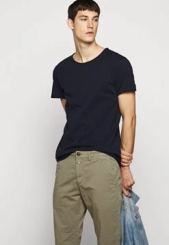 DRYKORN KENDRICK - Basic T-shirt - Navy -Trend Code Shop b7e5ed87fbf149118e88968d8658f2ae