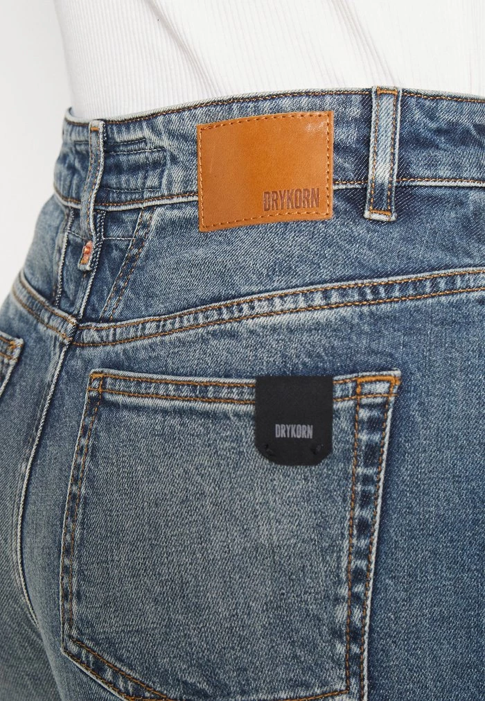 DRYKORN MOM - Relaxed Fit Jeans - Blue 8 DRYKORN MOM - Relaxed Fit Jeans - Blue - Image 6