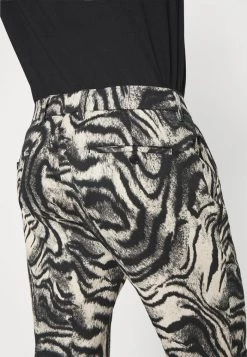 DRYKORN SIGHT - Trousers - Brown 13 DRYKORN SIGHT - Trousers - Brown -Trend Code Shop c047ad334bb34d848ccbf47856b9be7d