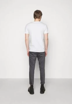 DRYKORN SAMUEL - Basic T-shirt - White -Trend Code Shop c6c055a7c62e457e956e6a05b1d880bf