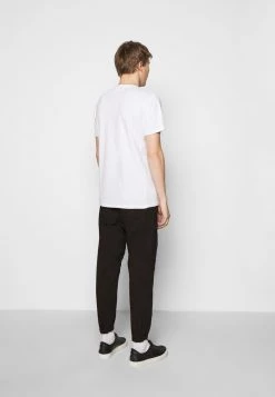 DRYKORN SAMUEL - Basic T-shirt - White -Trend Code Shop cf6893f952a14fafbfb038846227493d