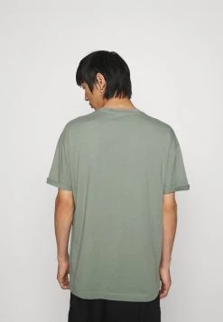 DRYKORN THILO - Basic T-shirt - Grün -Trend Code Shop d06d3f327d33400281849a0a11677e16