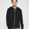 DRYKORN PAYN - Zip-up Sweatshirt - Schwarz -Trend Code Shop d3db76c302a24c838e12ca2ae701fe33