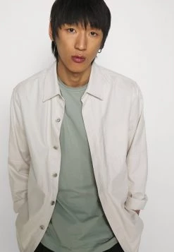 DRYKORN THILO - Basic T-shirt - Grün -Trend Code Shop d80da79a4de94353b3ed2565708602e2