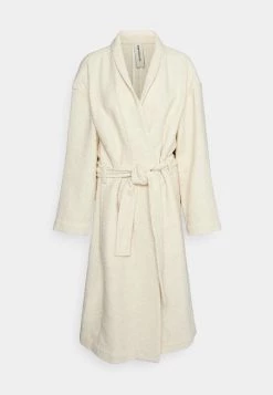 DRYKORN TORQUAY - Classic Coat - Ecru -Trend Code Shop da0f6b91ad994bccb61fe757b5dfea72