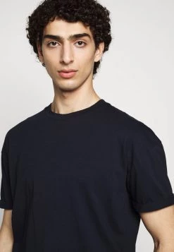 DRYKORN THILO - Basic T-shirt - Blau 11 DRYKORN THILO - Basic T-shirt - Blau -Trend Code Shop daa52a84da684a199b5923f534c509fe