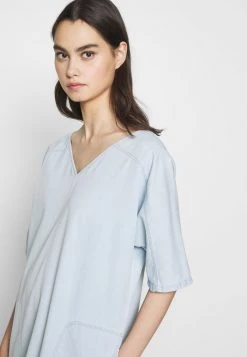 DRYKORN HEDDA - Denim Dress - Blau -Trend Code Shop de797b67321340f2a905cdf755fe0bbf