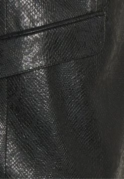 DRYKORN MALO - Blazer Jacket - Schwarz 8 DRYKORN MALO - Blazer Jacket - Schwarz -Trend Code Shop e9a9c2c3708045dc9a6170b87e63b4fc