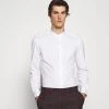DRYKORN TAROK - Shirt - Weiss -Trend Code Shop ea9874c3e11644d094636148e88f2845